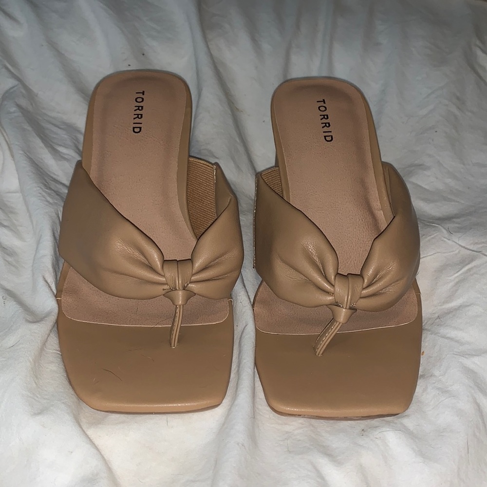 NWOT Sandals